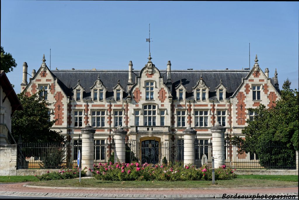 Château Cantenac-Brown, 1er Grand Cru classé en appellation Margaux. Chatgé d'histoire, il est de style Renaissance anglaise.